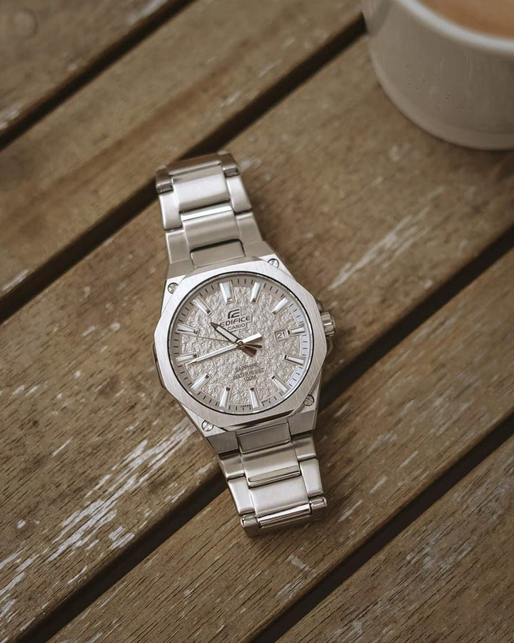 Reloj Casio Edifice EFR - S108DE - 2A Original Cristal de Zafiro y Resistencia al Agua 100M elegante masvendido en Perú